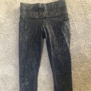 Athleta Stash Pocket Capri tights